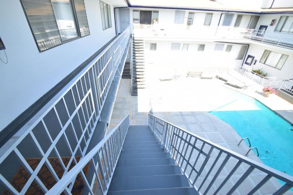 Apartment Hollywood Business *