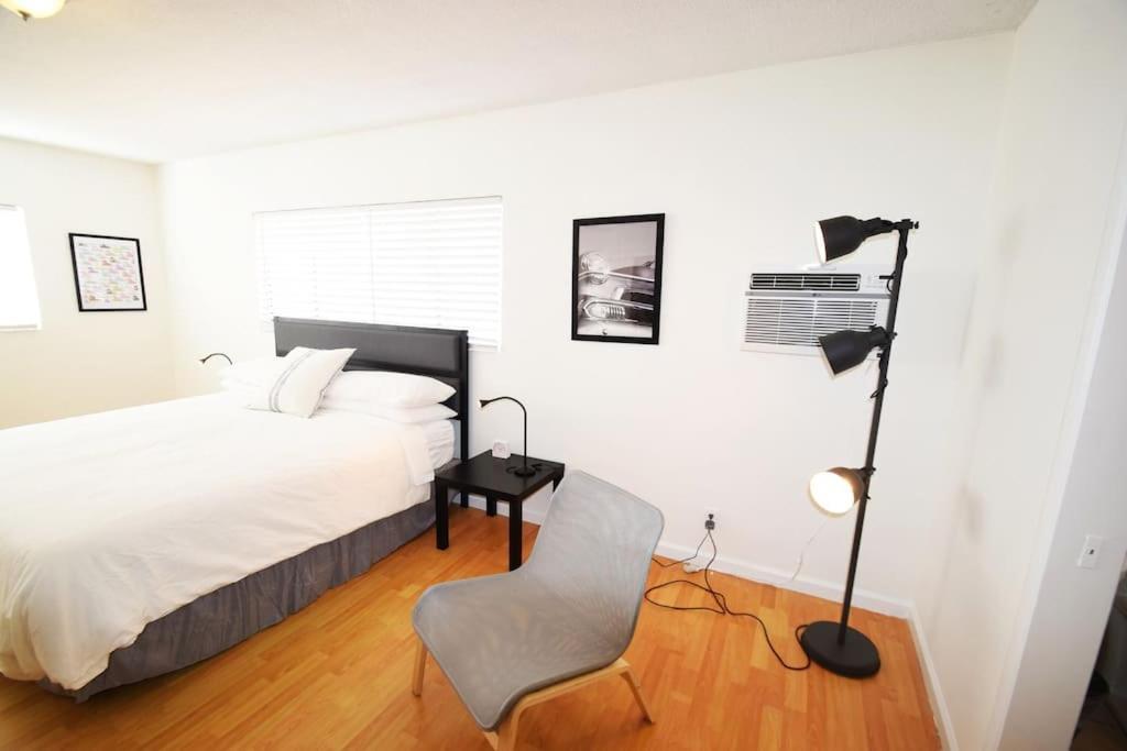 Apartment Hollywood Business