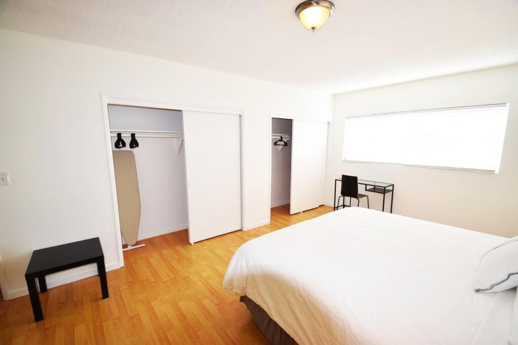 Apartment Hollywood Business